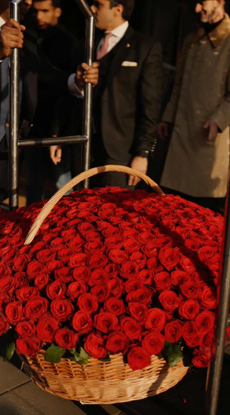 Big roses basket