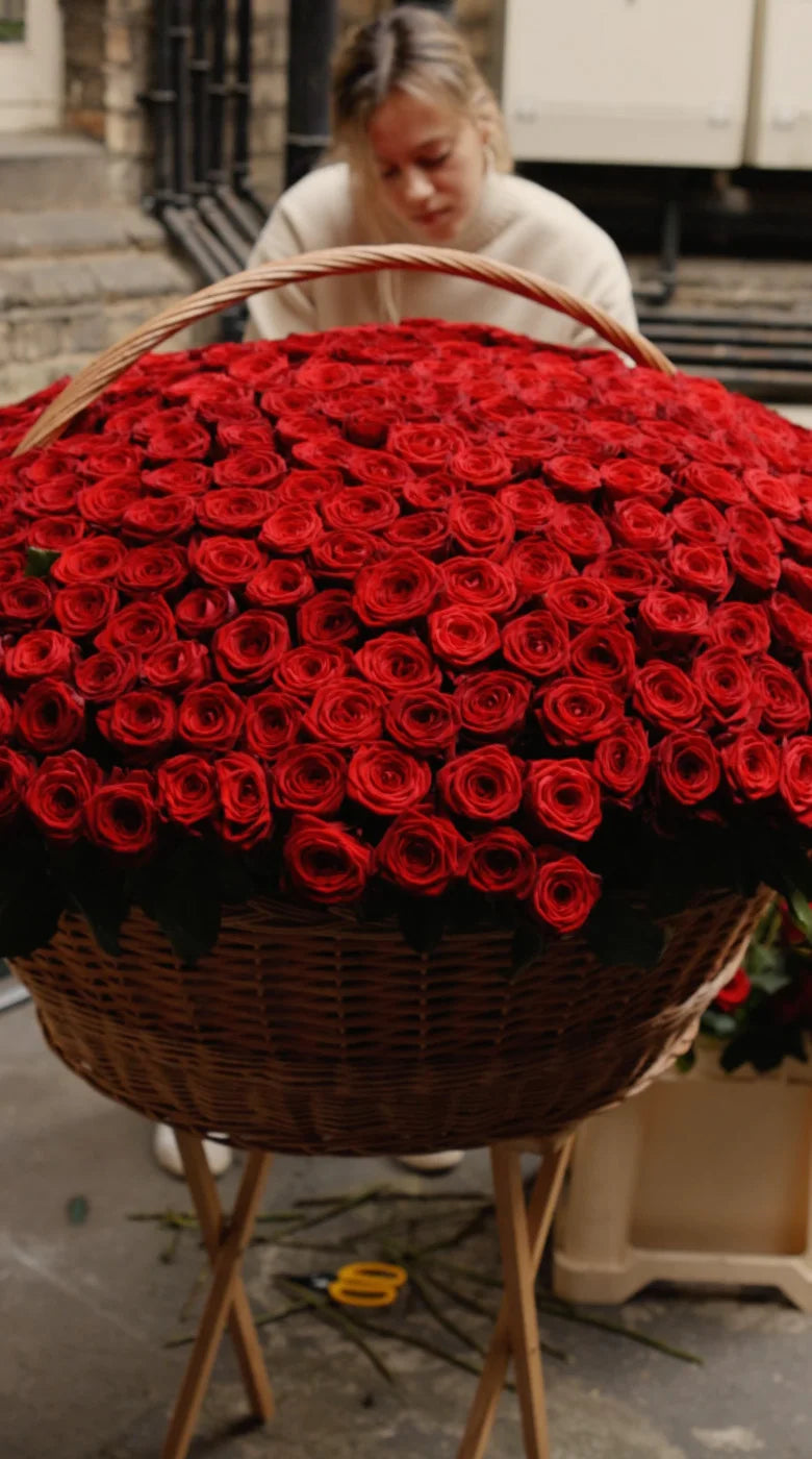 Big roses basket