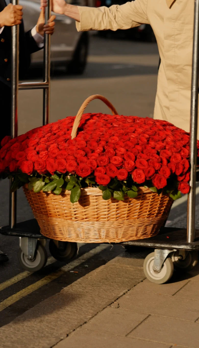 Big roses basket